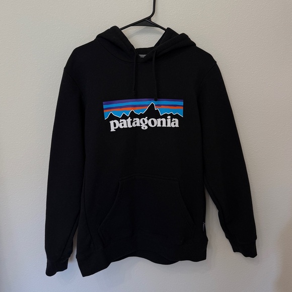 Patagonia Black Hoodie with Logo Design - Picture 1 of 4